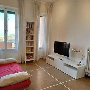 bianca-house-check-in-at-via-garibaldi-n-104.hotelitalianriviera.com/