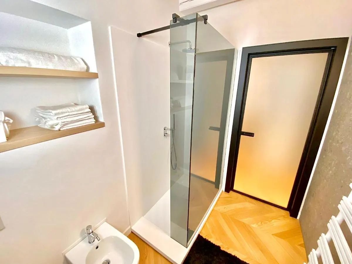 Apartment 1Min Da Lago E Duomo Prestigioso Appartamento Como Italy